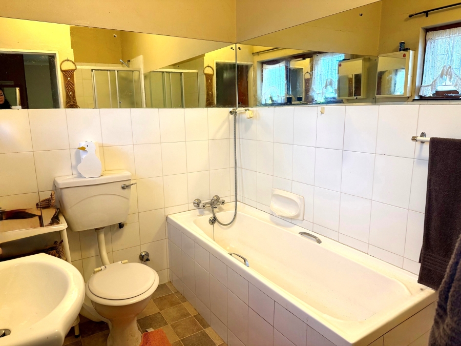 4 Bedroom Property for Sale in Bergzicht Western Cape